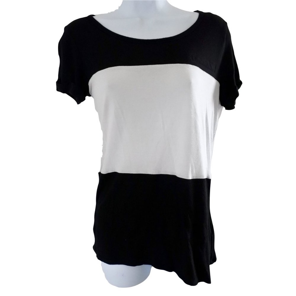 GAP black and white t-shirt size M